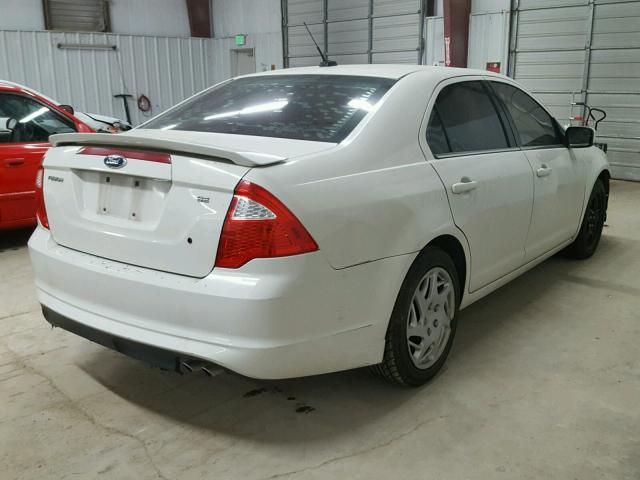 3FAHP0HA7BR189976 - 2011 FORD FUSION SE WHITE photo 4