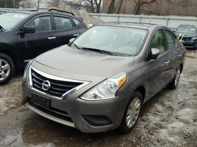 3N1CN7AP2GL803895 - 2016 NISSAN VERSA S BROWN photo 2