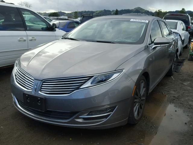 3LN6L2GKXGR612796 - 2016 LINCOLN MKZ GRAY photo 2