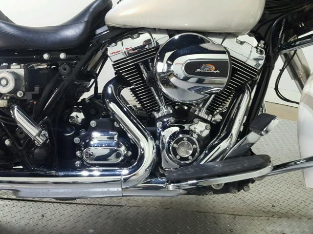 1HD1KRM13FB605549 - 2015 HARLEY-DAVIDSON FLHXS STRE WHITE photo 12