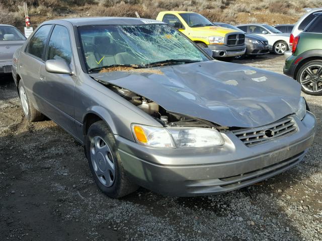 JT2BF28K9W0100348 - 1998 TOYOTA CAMRY LE GOLD photo 1