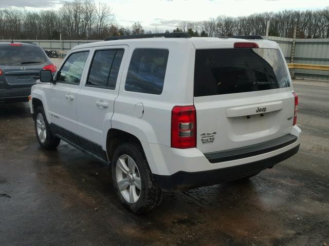 1J4NF1GB1BD250340 - 2011 JEEP PATRIOT SP WHITE photo 3