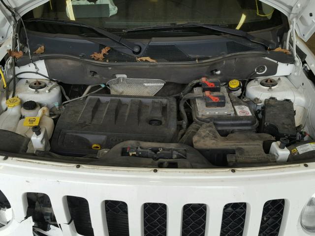 1J4NF1GB1BD250340 - 2011 JEEP PATRIOT SP WHITE photo 7