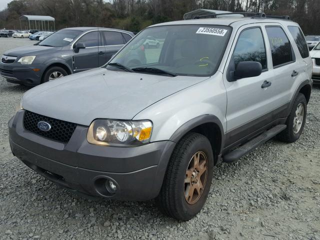 1FMYU03155KC05381 - 2005 FORD ESCAPE XLT SILVER photo 2