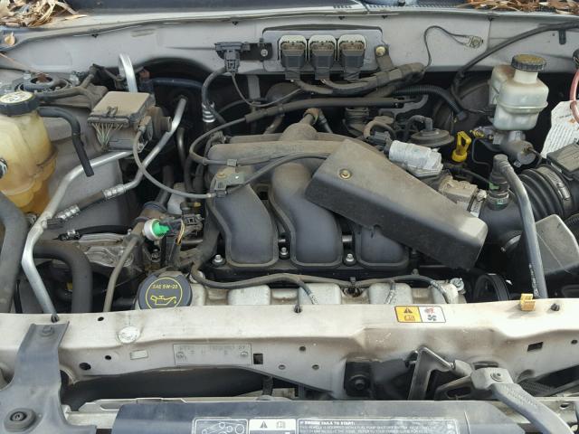 1FMYU03155KC05381 - 2005 FORD ESCAPE XLT SILVER photo 7