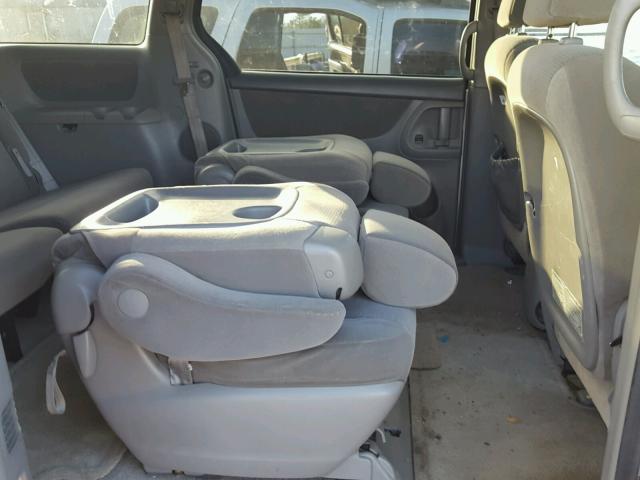 5TDBA23C75S051118 - 2005 TOYOTA SIENNA LE SILVER photo 6