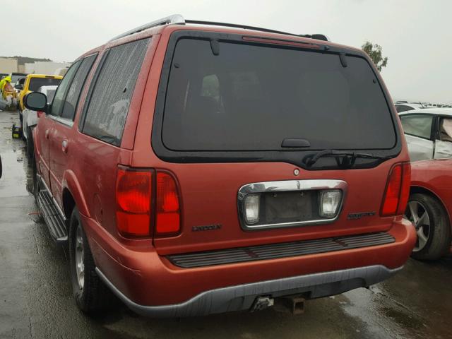 5LMRU27A4YLJ11062 - 2000 LINCOLN NAVIGATOR RED photo 3