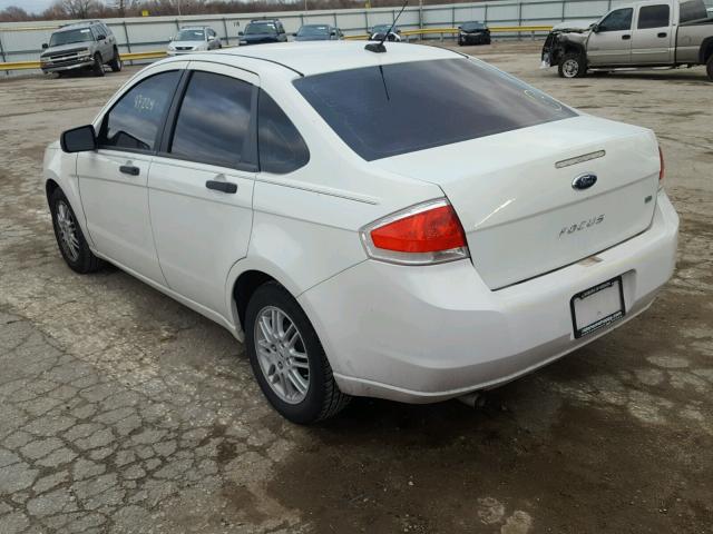 1FAHP3FNXAW184144 - 2010 FORD FOCUS SE WHITE photo 3