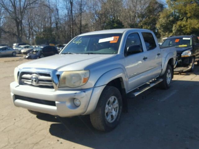 5TEJU4GNXAZ699415 - 2010 TOYOTA TACOMA DOU SILVER photo 2