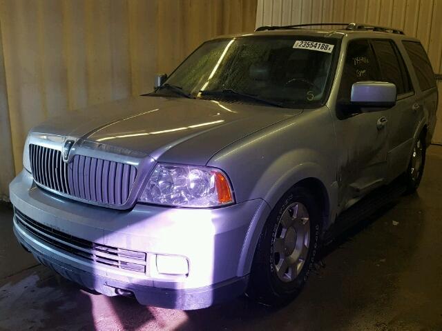 5LMFU28516LJ20738 - 2006 LINCOLN NAVIGATOR SILVER photo 2