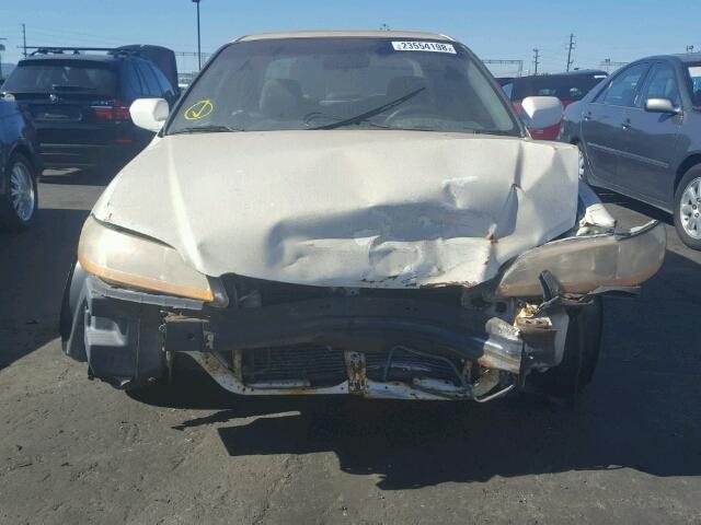 3HGCG66531G710510 - 2001 HONDA ACCORD LX WHITE photo 9