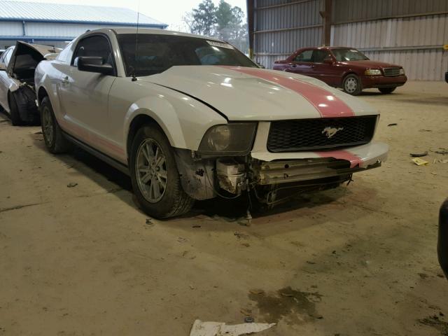 1ZVFT80N965153996 - 2006 FORD MUSTANG WHITE photo 1
