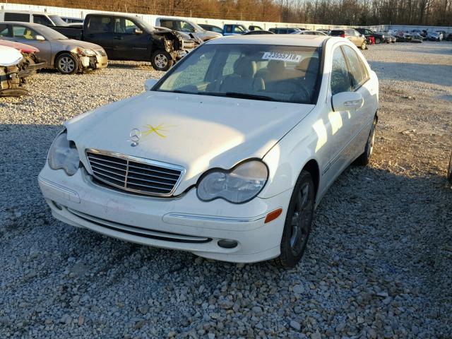 WDBRF40J84A562801 - 2004 MERCEDES-BENZ C 230K SPO WHITE photo 2