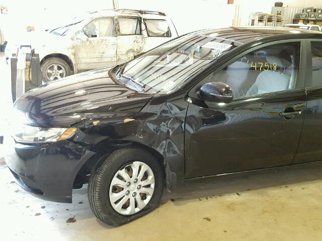 KNAFU4A27D5735344 - 2013 KIA FORTE EX BLACK photo 9