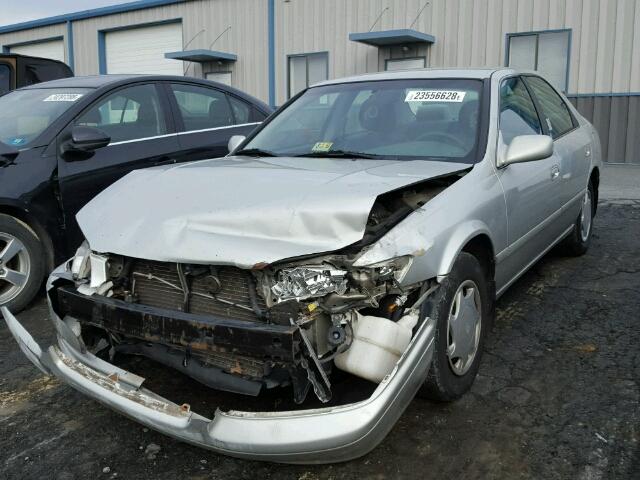 4T1BG22K1YU671546 - 2000 TOYOTA CAMRY CE SILVER photo 2