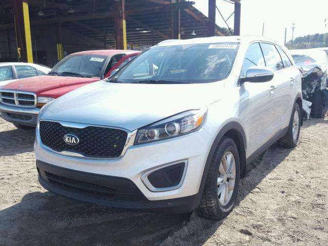 5XYPG4A3XHG257473 - 2017 KIA SORENTO LX SILVER photo 2