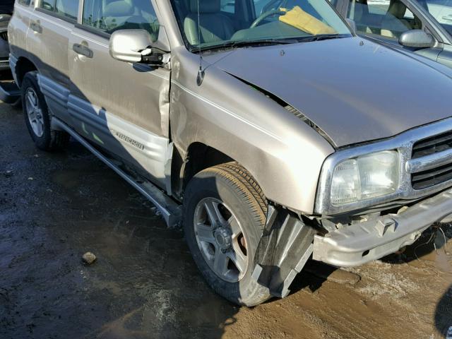 2CNBJ634X26933160 - 2002 CHEVROLET TRACKER LT GOLD photo 9