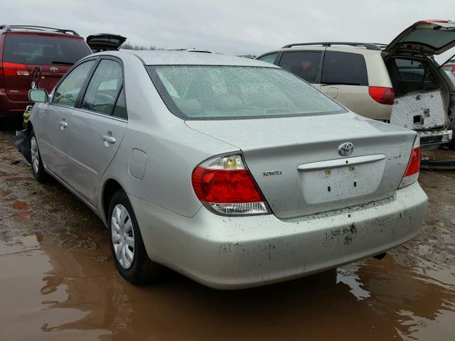 4T1BE30K55U411595 - 2005 TOYOTA CAMRY LE SILVER photo 3