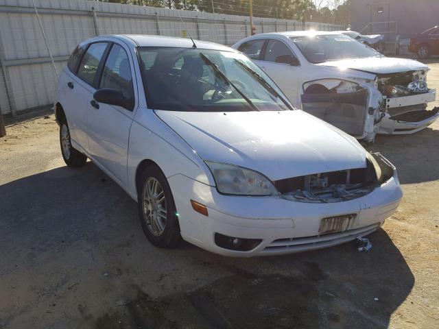 3FAFP37N65R110699 - 2005 FORD FOCUS ZX5 WHITE photo 1