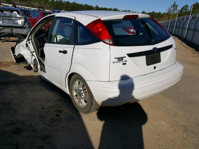 3FAFP37N65R110699 - 2005 FORD FOCUS ZX5 WHITE photo 3