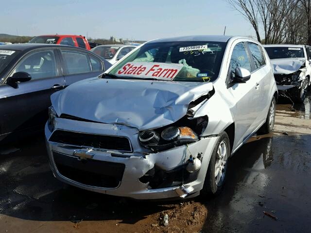 1G1JC6SH8F4112427 - 2015 CHEVROLET SONIC SILVER photo 2