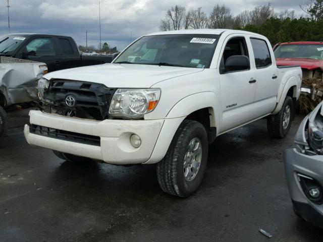 5TEJU62N47Z445291 - 2007 TOYOTA TACOMA DOU WHITE photo 2