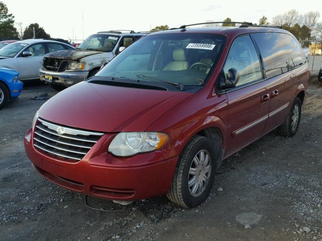 2A4GP54L86R817978 - 2006 CHRYSLER TOWN & COU RED photo 2