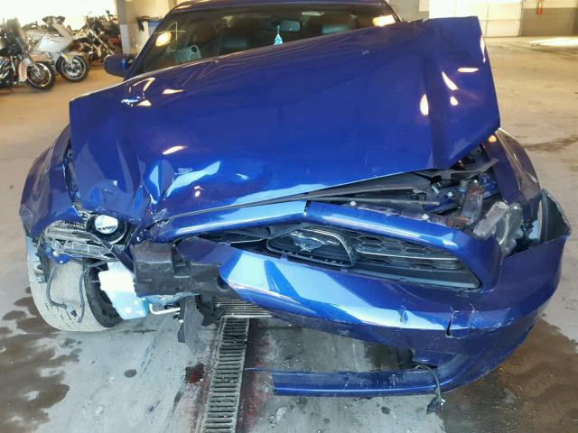 1ZVBP8AM7E5325658 - 2014 FORD MUSTANG BLUE photo 7