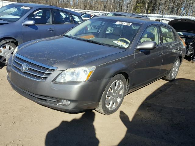 4T1BK36B06U140639 - 2006 TOYOTA AVALON XL GRAY photo 2