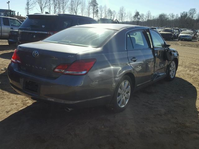 4T1BK36B06U140639 - 2006 TOYOTA AVALON XL GRAY photo 4