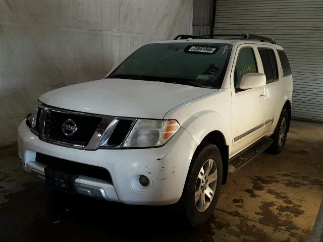 5N1AR18B28C637113 - 2008 NISSAN PATHFINDER WHITE photo 2