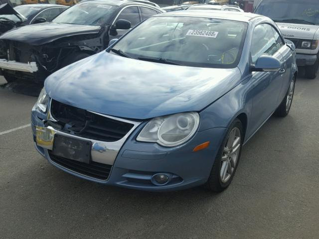 WVWFA71F08V056778 - 2008 VOLKSWAGEN EOS LUX BLUE photo 2