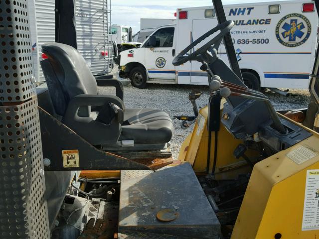 B878V01404B - 2000 YALE FORKLIFT YELLOW photo 5