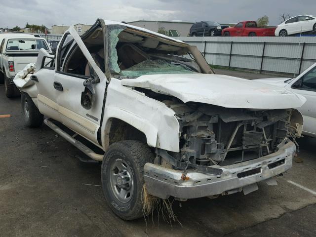 1GCHC23UX5F884084 - 2005 CHEVROLET SILVERADO WHITE photo 1