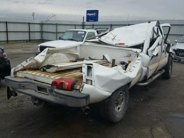 1GCHC23UX5F884084 - 2005 CHEVROLET SILVERADO WHITE photo 4