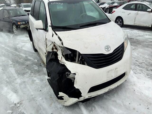 5TDZK3DC7CS194325 - 2012 TOYOTA SIENNA BAS WHITE photo 1