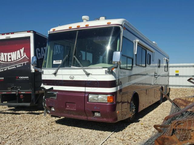 1RF120418V2012919 - 1997 ROADMASTER RAIL DYANASTER WHITE photo 2