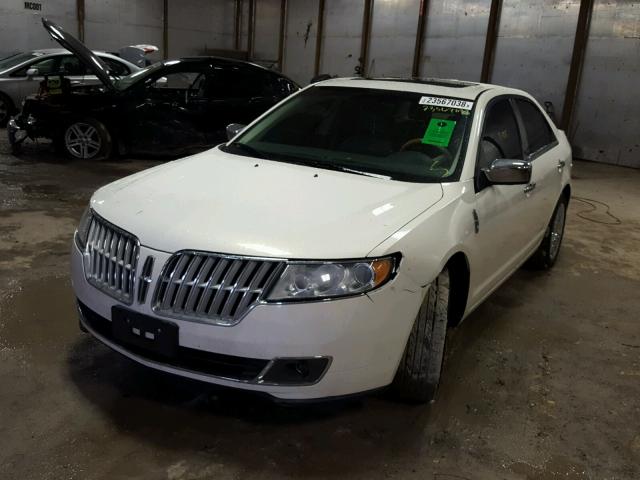 3LNHL2JC6CR823238 - 2012 LINCOLN MKZ WHITE photo 2