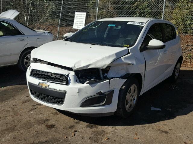 1G1JA6SH9F4128769 - 2015 CHEVROLET SONIC LS WHITE photo 2