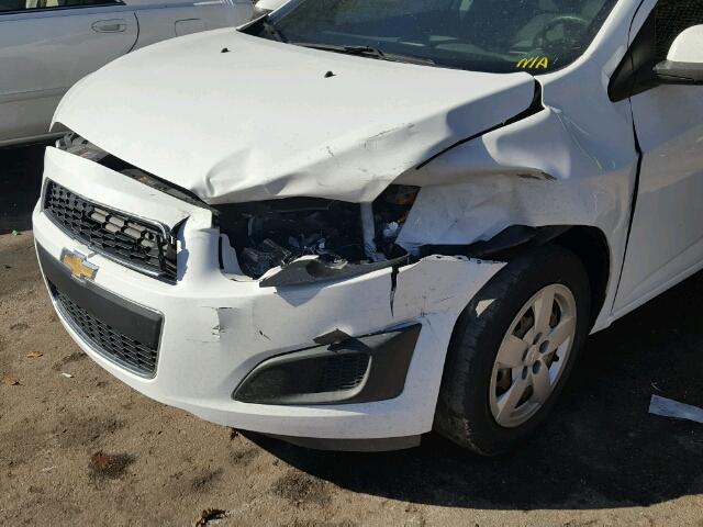 1G1JA6SH9F4128769 - 2015 CHEVROLET SONIC LS WHITE photo 9