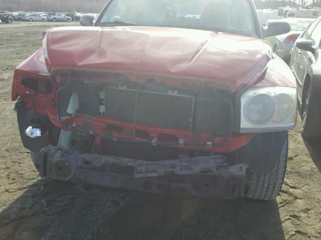 1D7HE48K95S324244 - 2005 DODGE DAKOTA QUA RED photo 9