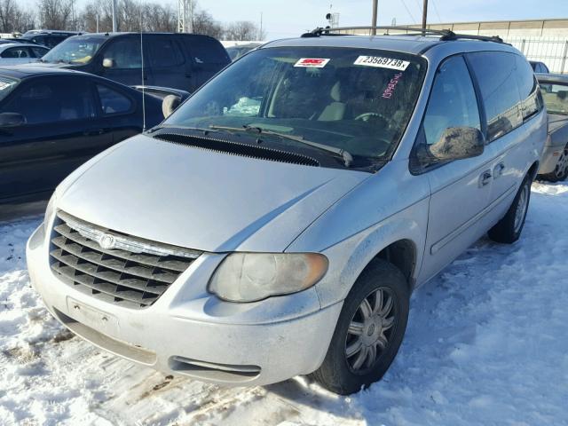 2C4GP54L35R186691 - 2005 CHRYSLER TOWN & COU SILVER photo 2