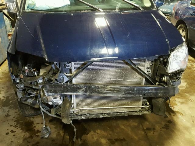 2C4RC1CG3DR643046 - 2013 CHRYSLER TOWN & COU BLUE photo 9