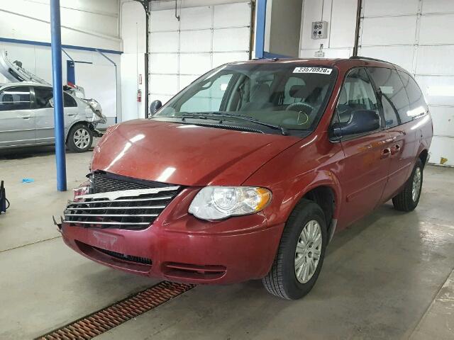 1A4GP44R76B753252 - 2006 CHRYSLER TOWN & COU BURGUNDY photo 2