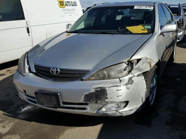 JTDBE32K740271184 - 2004 TOYOTA CAMRY LE SILVER photo 2