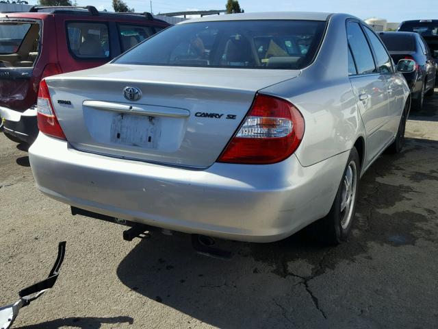 JTDBE32K740271184 - 2004 TOYOTA CAMRY LE SILVER photo 4