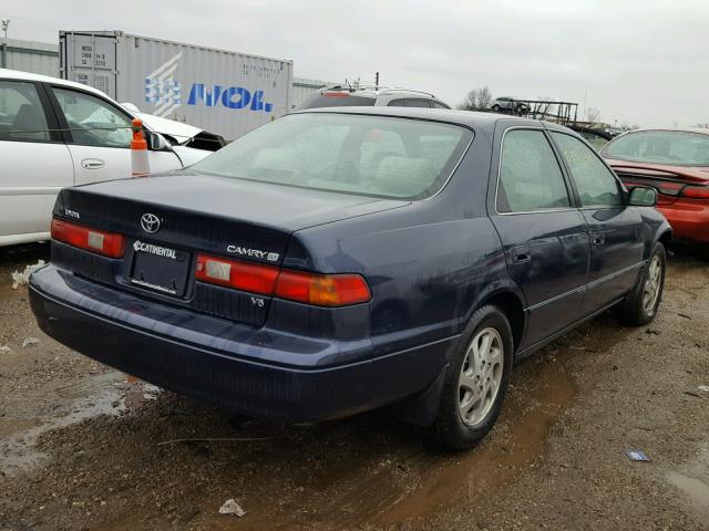 4T1BF22K9VU018820 - 1997 TOYOTA CAMRY XLE BLUE photo 4