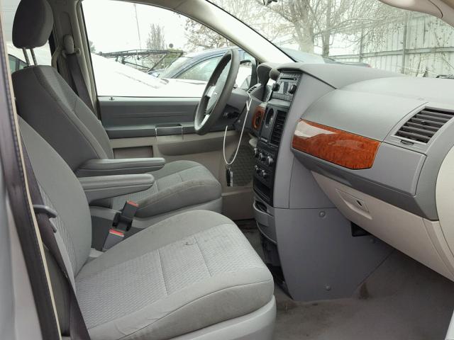 2A8HR44H38R675030 - 2008 CHRYSLER TOWN & COU GRAY photo 5