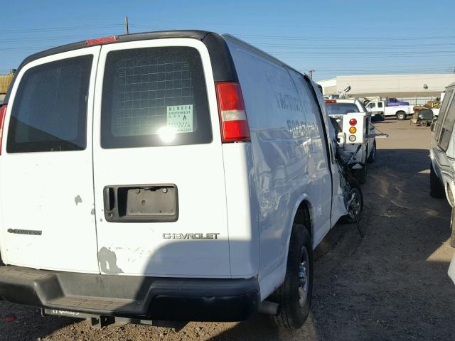 1GCFG15X461196531 - 2006 CHEVROLET EXPRESS G1 WHITE photo 4