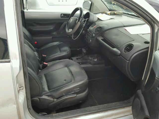 3VWPW31C08M508286 - 2008 VOLKSWAGEN NEW BEETLE ვერცხლისფერი ფოტო 5